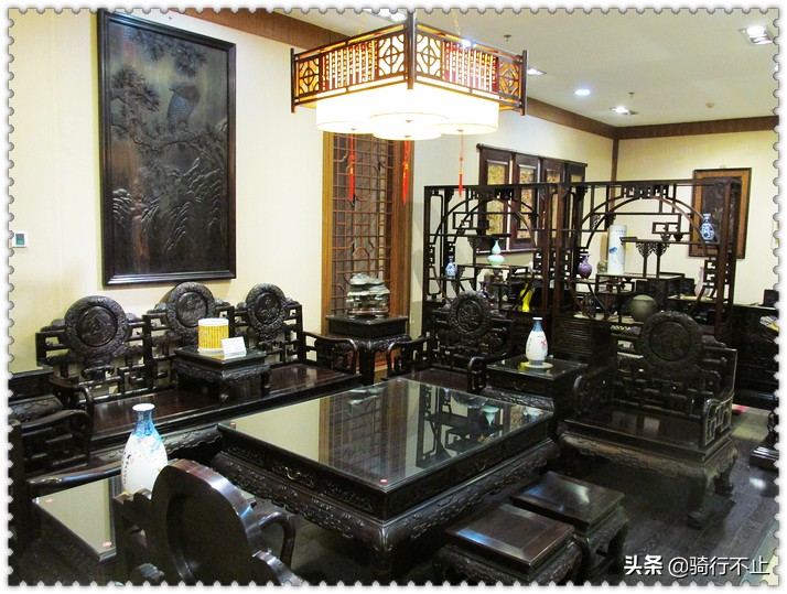 一栋楼内演绎的红木传奇