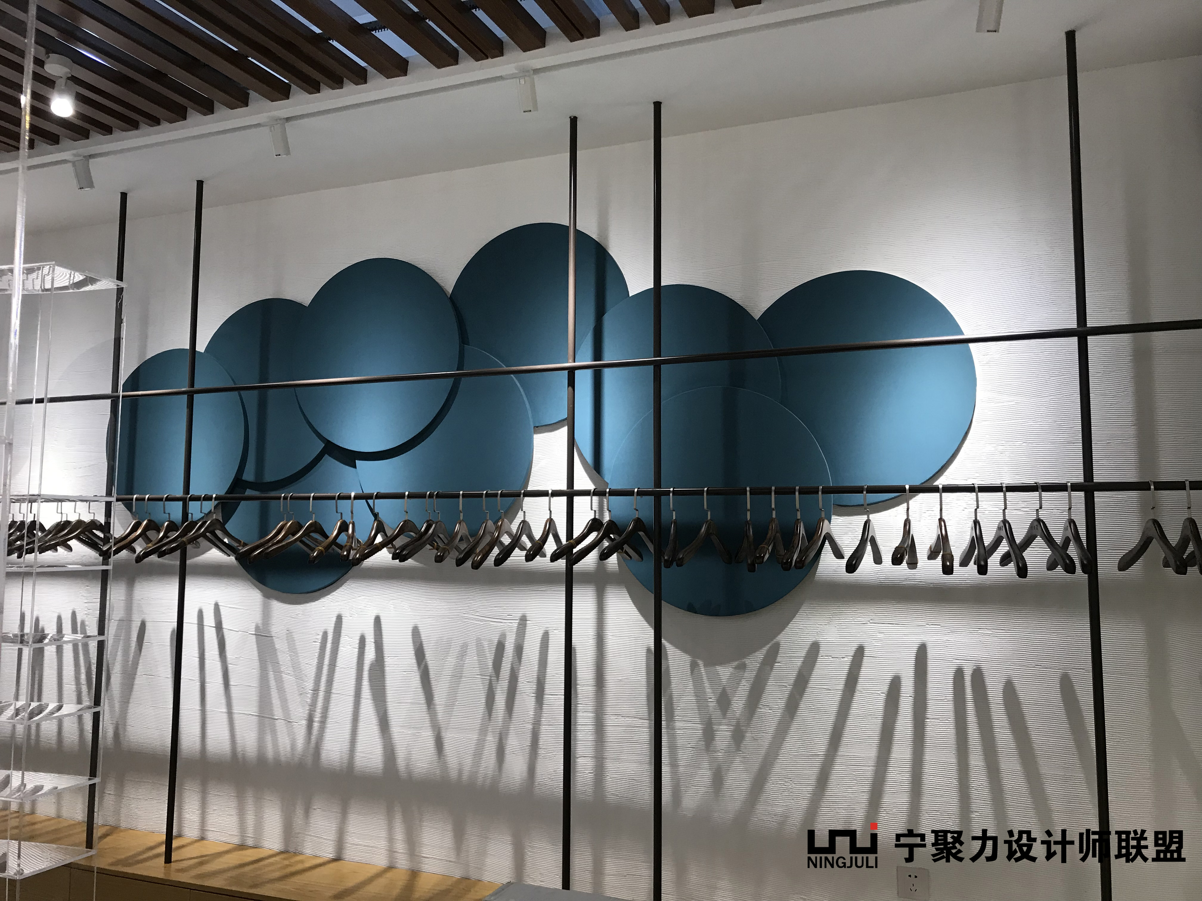 面积很小的服装店应该怎么装修,小平米服装店要怎么装修才好