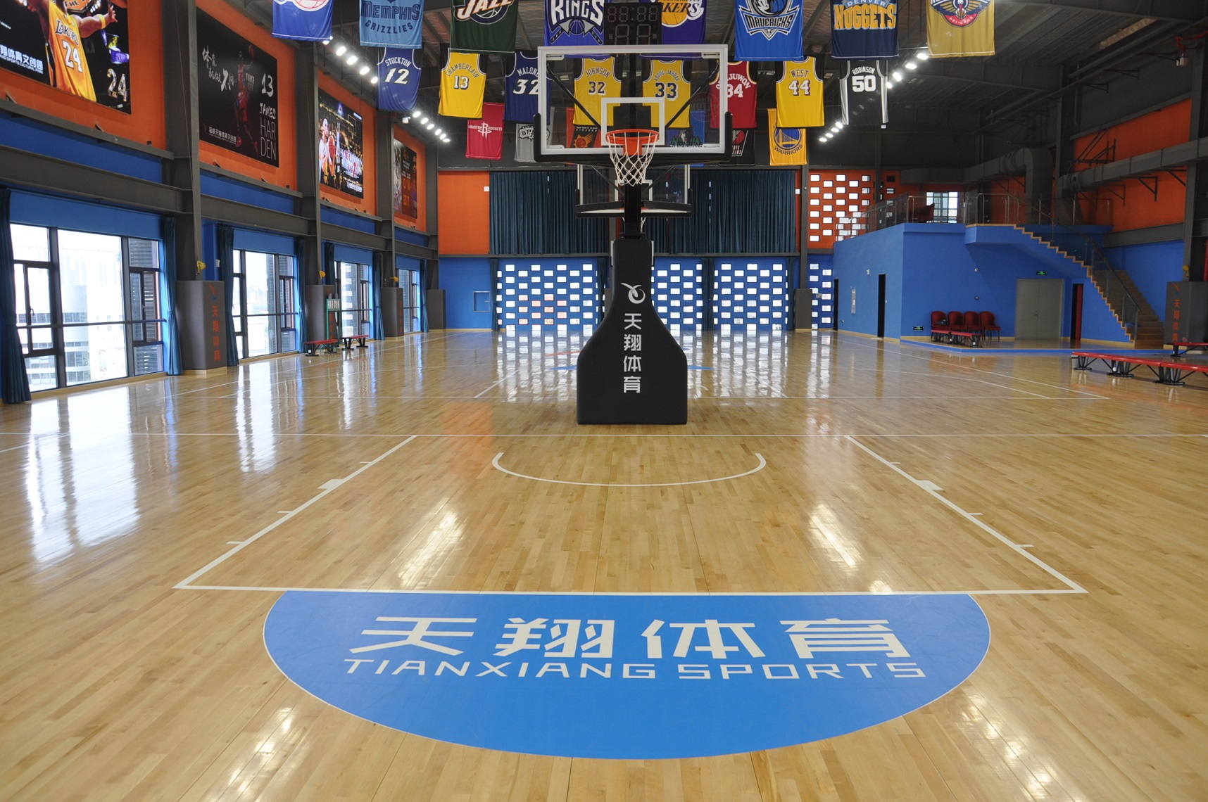 缺兵少将，广东队不敌北京！如何合理的投资篮球场专用灯？