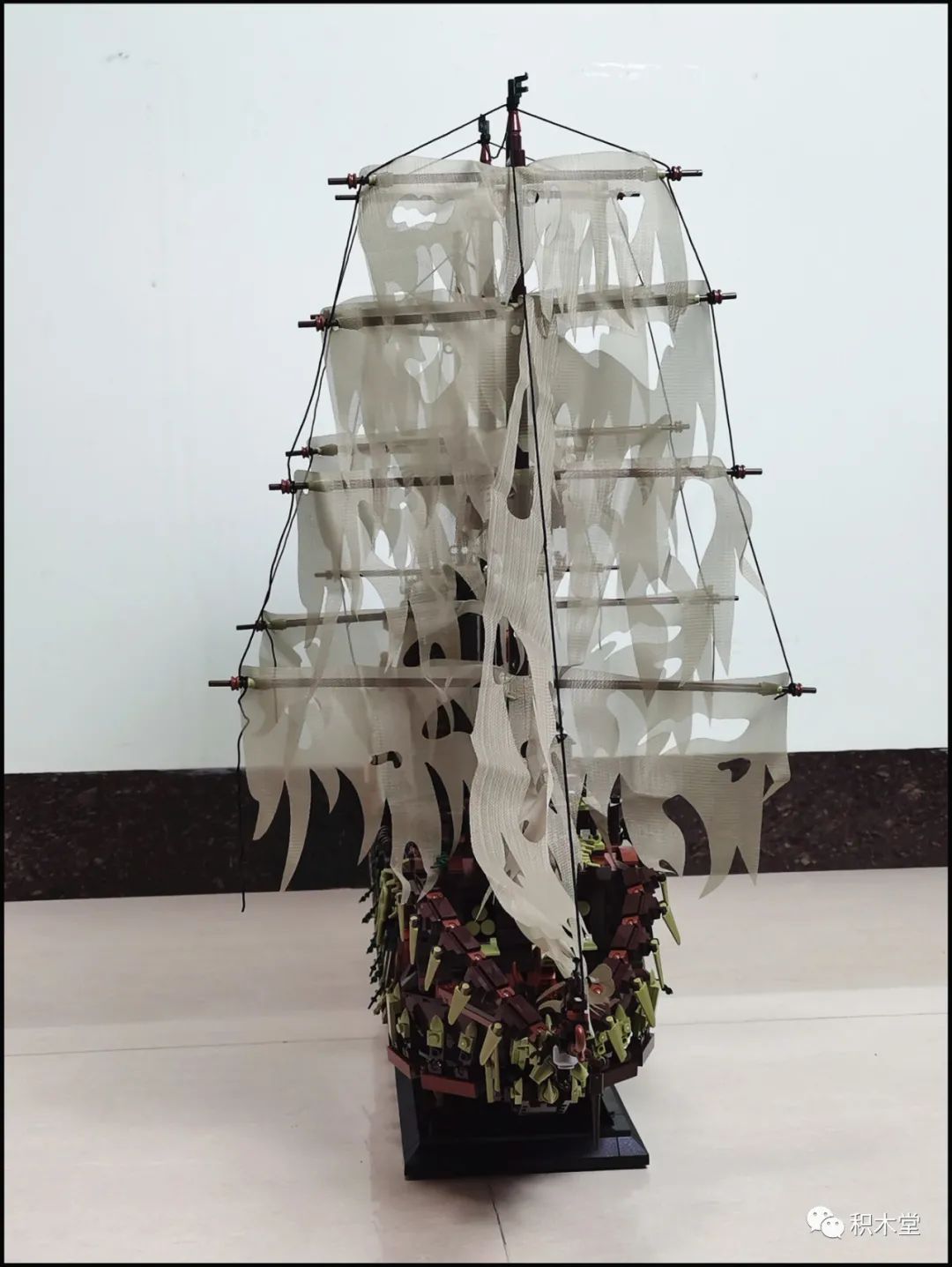 飞翔的荷兰人号船真实原型,飞翔的荷兰人号为什么能潜水