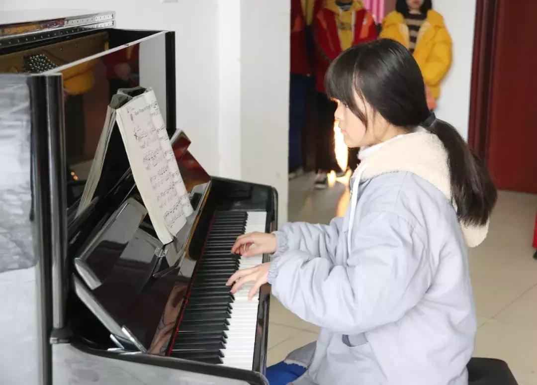 厉害了我们的新时代内容简介,松桃中等职业学校