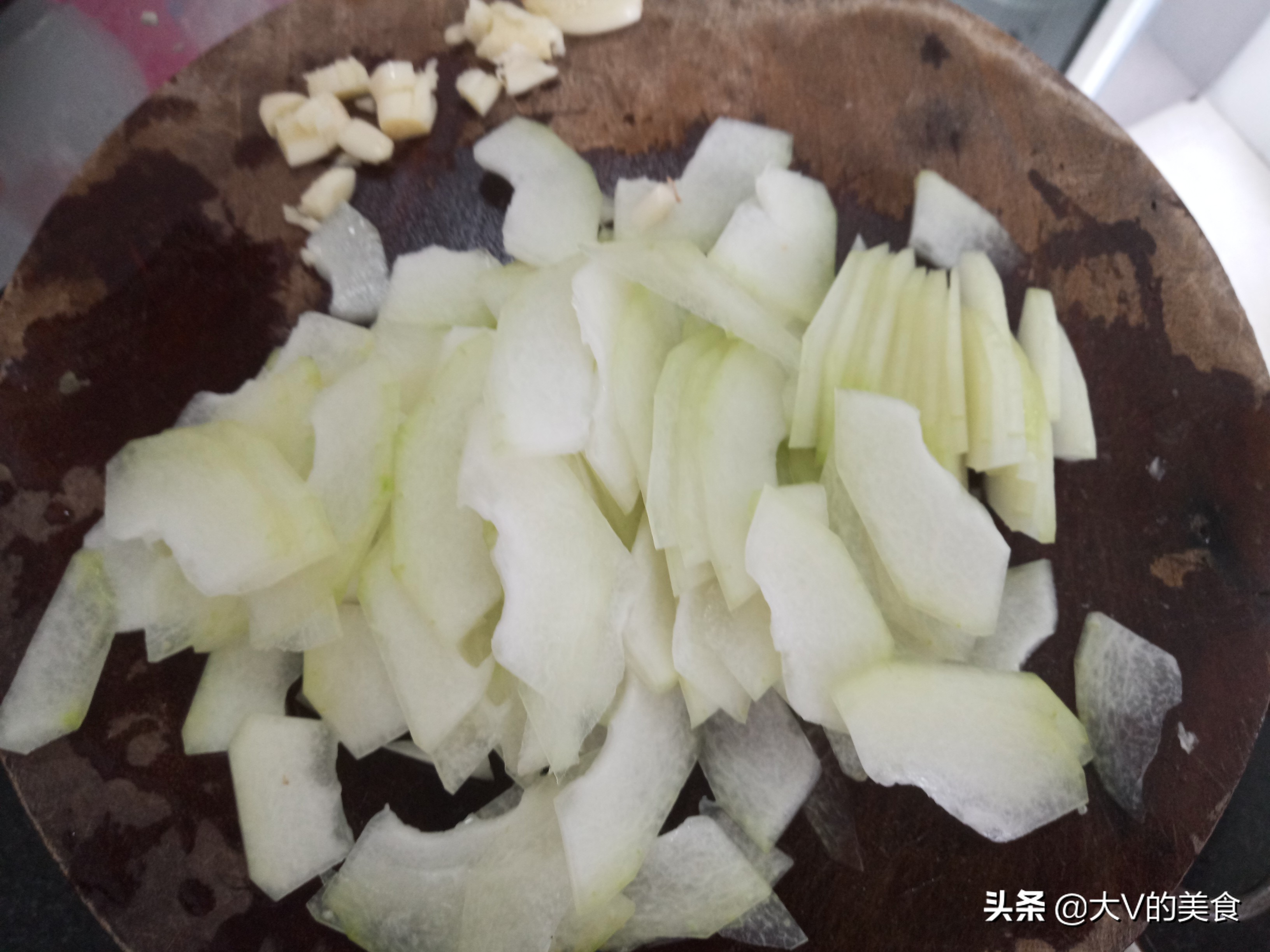 葫芦瓜炒香肠做法,嫩南瓜炒香肠的做法