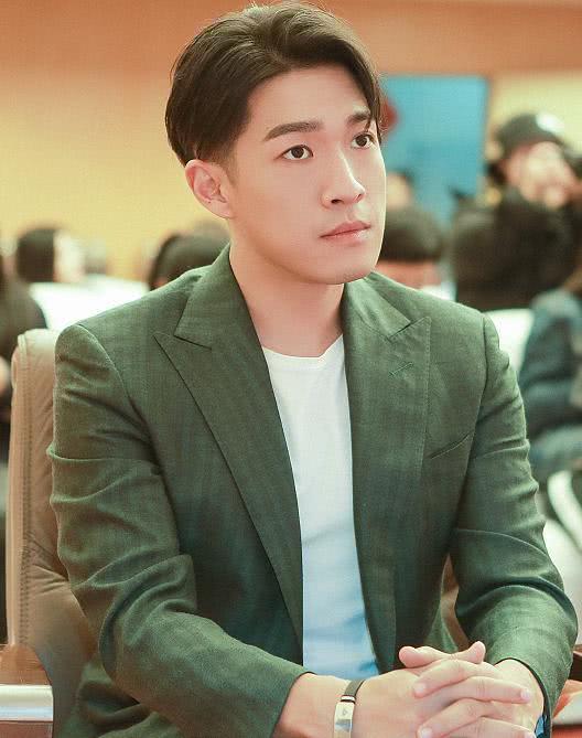 张丰毅与儿子张博宇同台,张丰毅和张博宇是亲生的吗