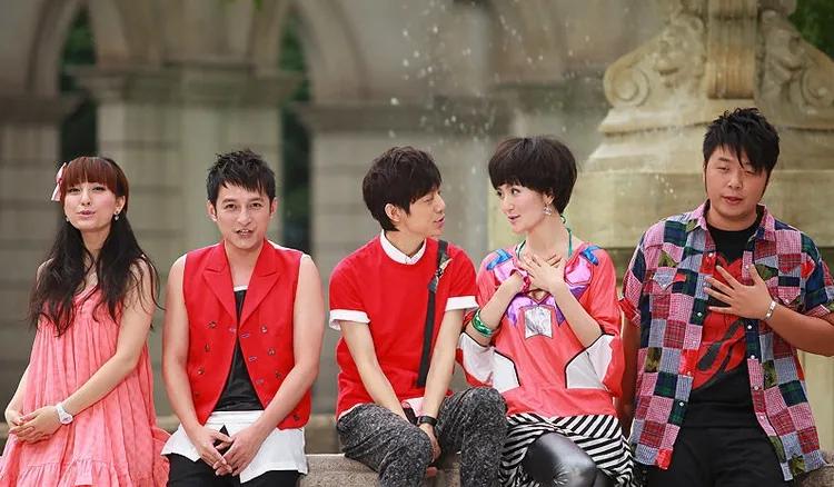 何炅退出快本出道26年,何炅离开快本后做什么