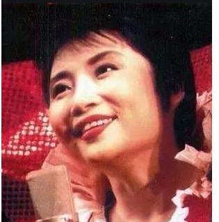 李娜在五台山唱的第一首歌的视频,李娜出家五台山第一次演唱的歌