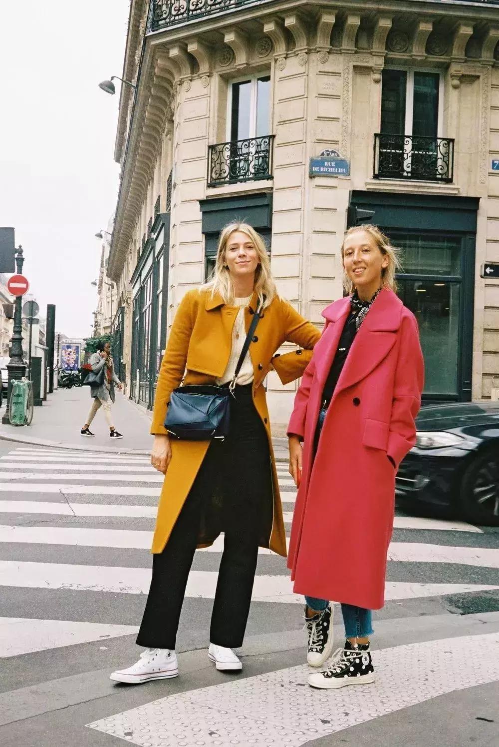 运动鞋怎么搭配大衣,韩国大衣运动鞋搭配