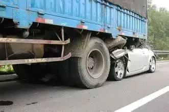 无锡高架桥坍塌超载车,无锡高架桥坍塌货车超载处罚视频