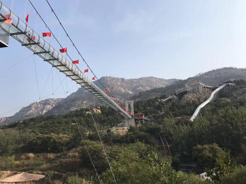 记者体验双层钢化玻璃,网红玻璃桥第二次走玻璃栈桥