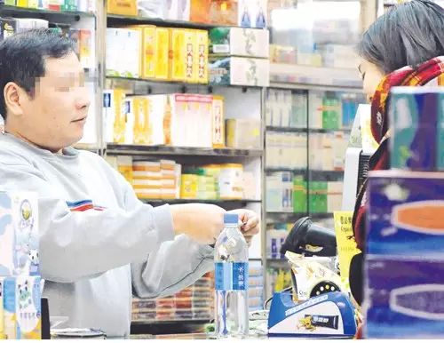 警方查获假药物,警方查获卖假药