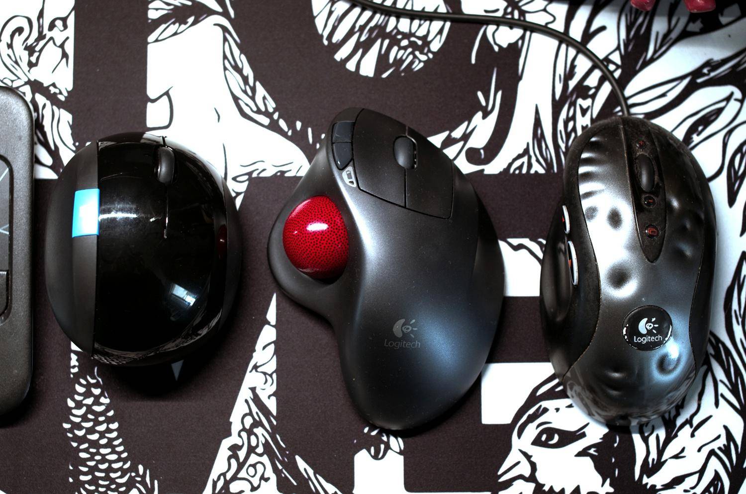 鎵嬫彙涓扮泩,鎻＄潃宸ㄨ垝鏈嶇殑榧犳爣