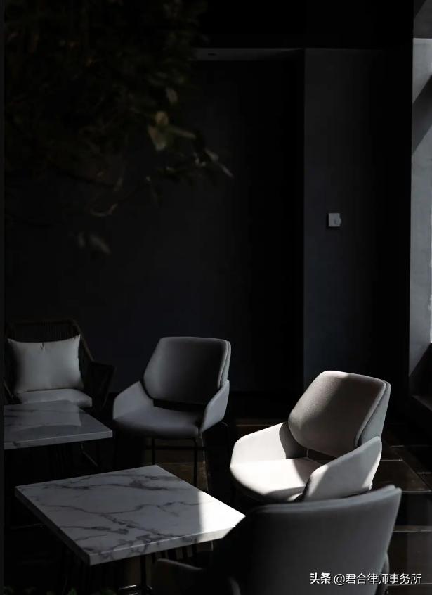 一家红圈律所的极致“凡尔赛”