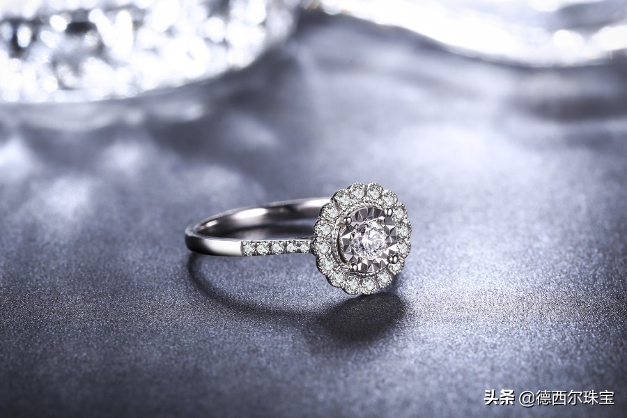 钻戒戴久不亮了?轻松几步还钻石光亮
