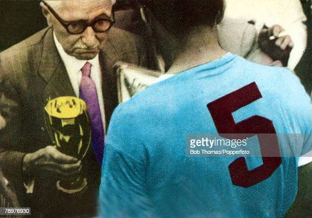 这位黑人队长，1950年带领乌拉圭击败巴西勇夺世界杯冠军