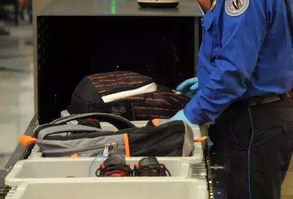 海外华人回家过年千万别带这些*禁品违**，一不小心就成了“*私走**”