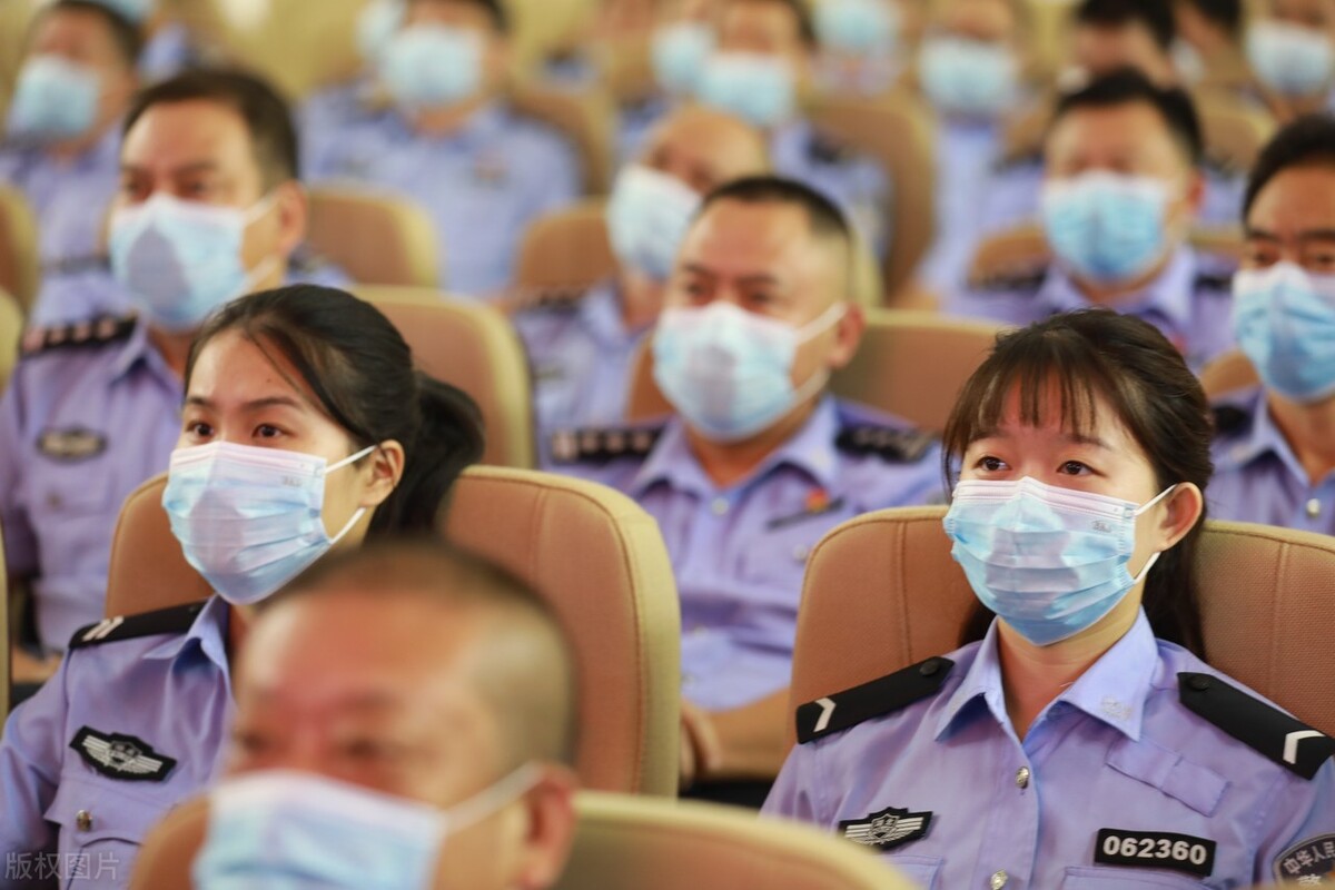 大专毕业当士官容易吗,大专毕业当警察有前途吗