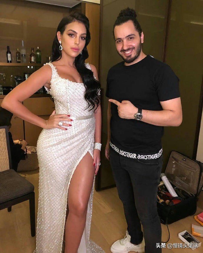 c罗给迷你罗庆祝6岁生日,乔治娜带迷你罗去看c罗首秀