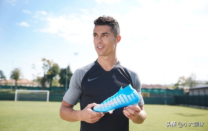 武磊给c罗的祝贺,c罗给武磊的祝贺