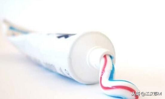 汽车挡风玻璃划痕怎么自己修复,怎么区分挡风玻璃划痕和膜上划痕