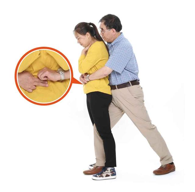 3岁宝宝吃樱桃吞了一个核严重不,小孩吃樱桃卡喉咙视频