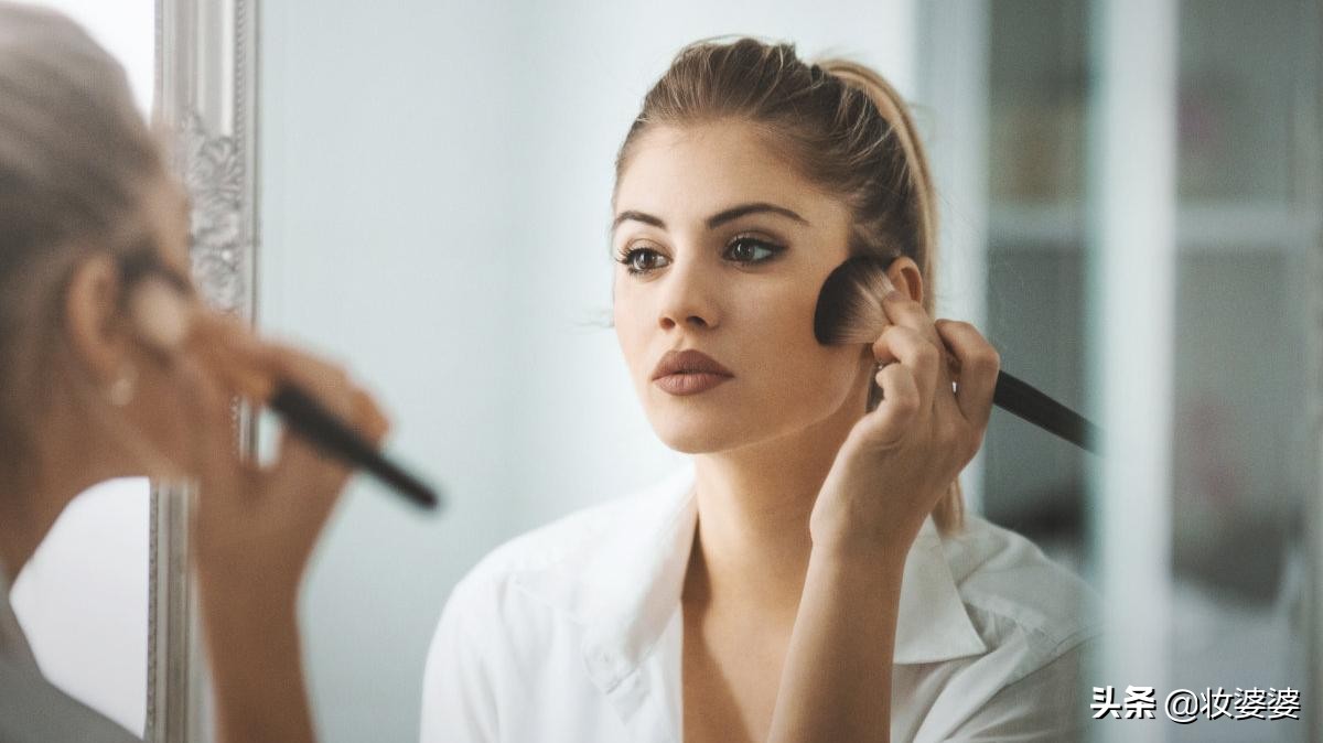 底妆卡粉浮粉不服帖是怎么回事,底妆浮粉怎么急救