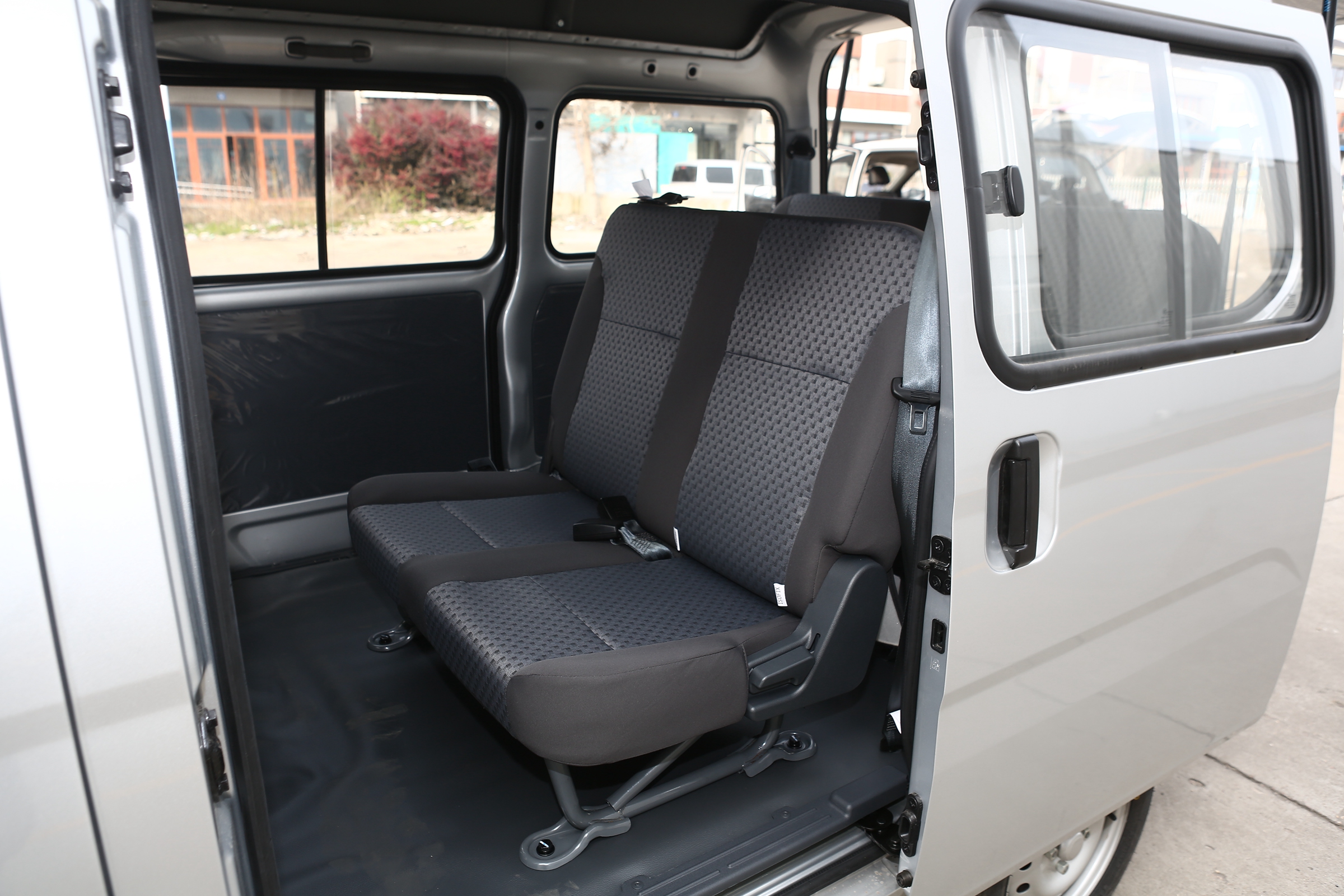 24款全新五菱之光,4万左右的后驱车