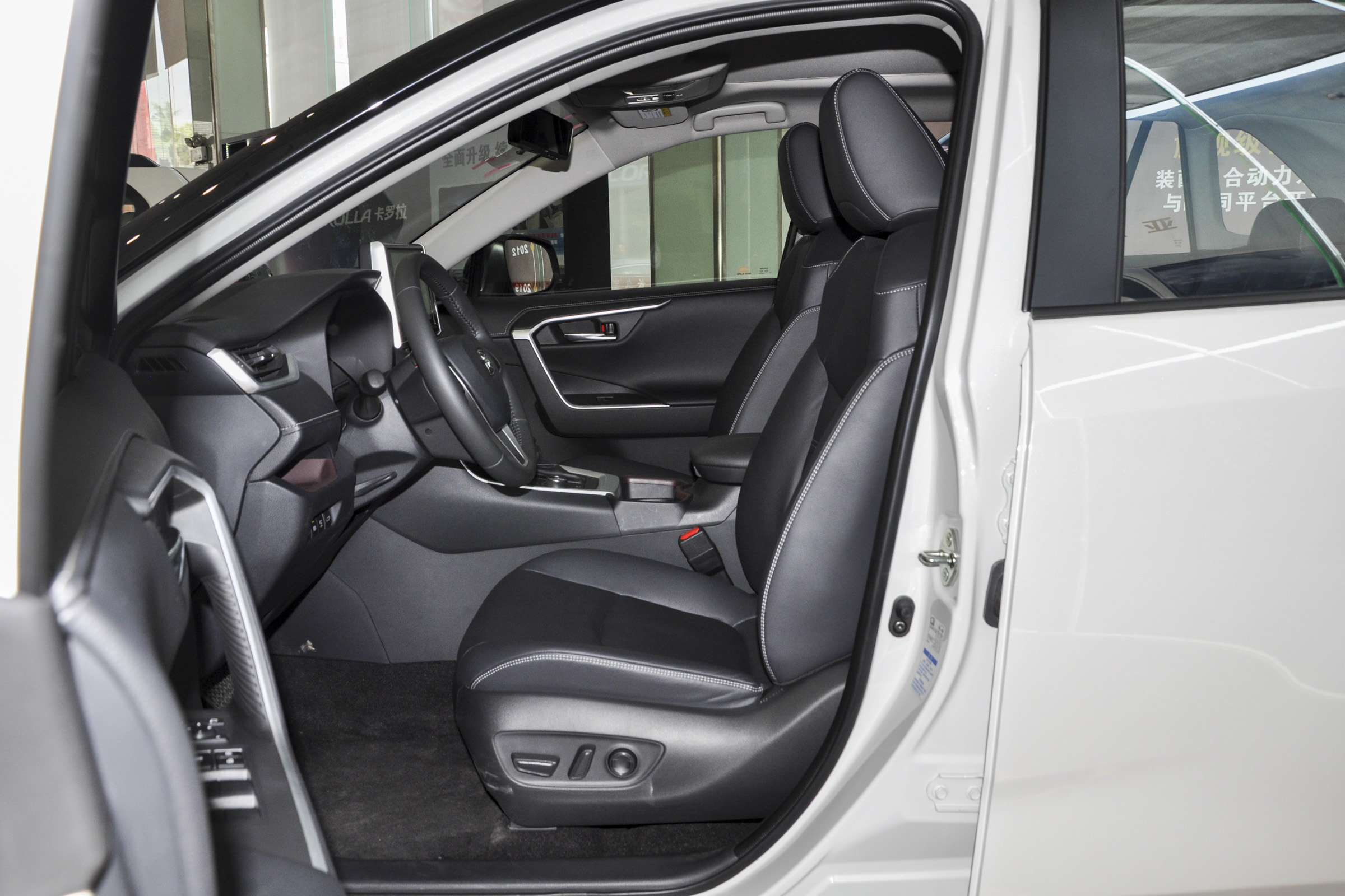 rav4荣放双擎详细测评,2022款rav4荣放2.0lcvt两驱尊贵版