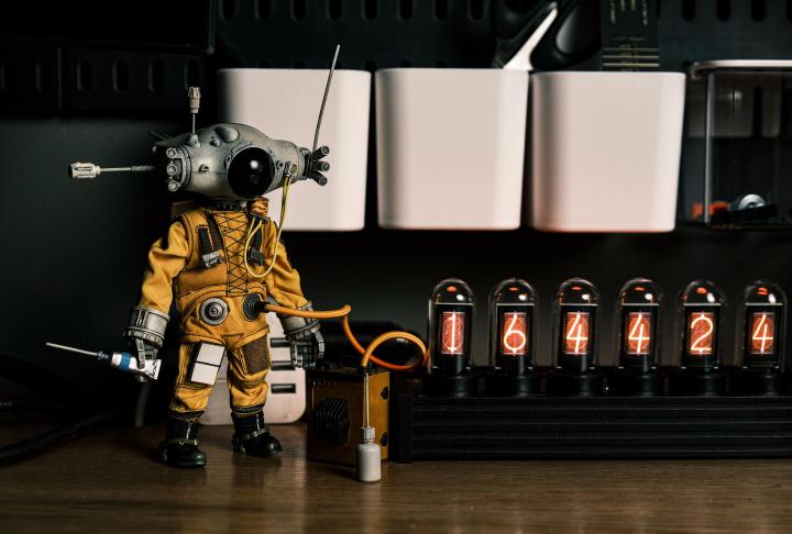 推荐一款简单精致的电脑桌 (实木电脑桌效果图大全2015款)