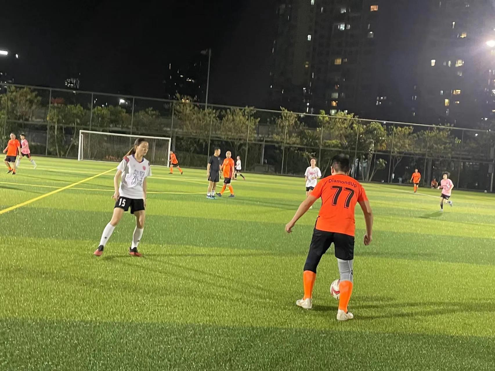 岑山溪水大帅哥,大战深圳魔女足球队,游龙戏凤