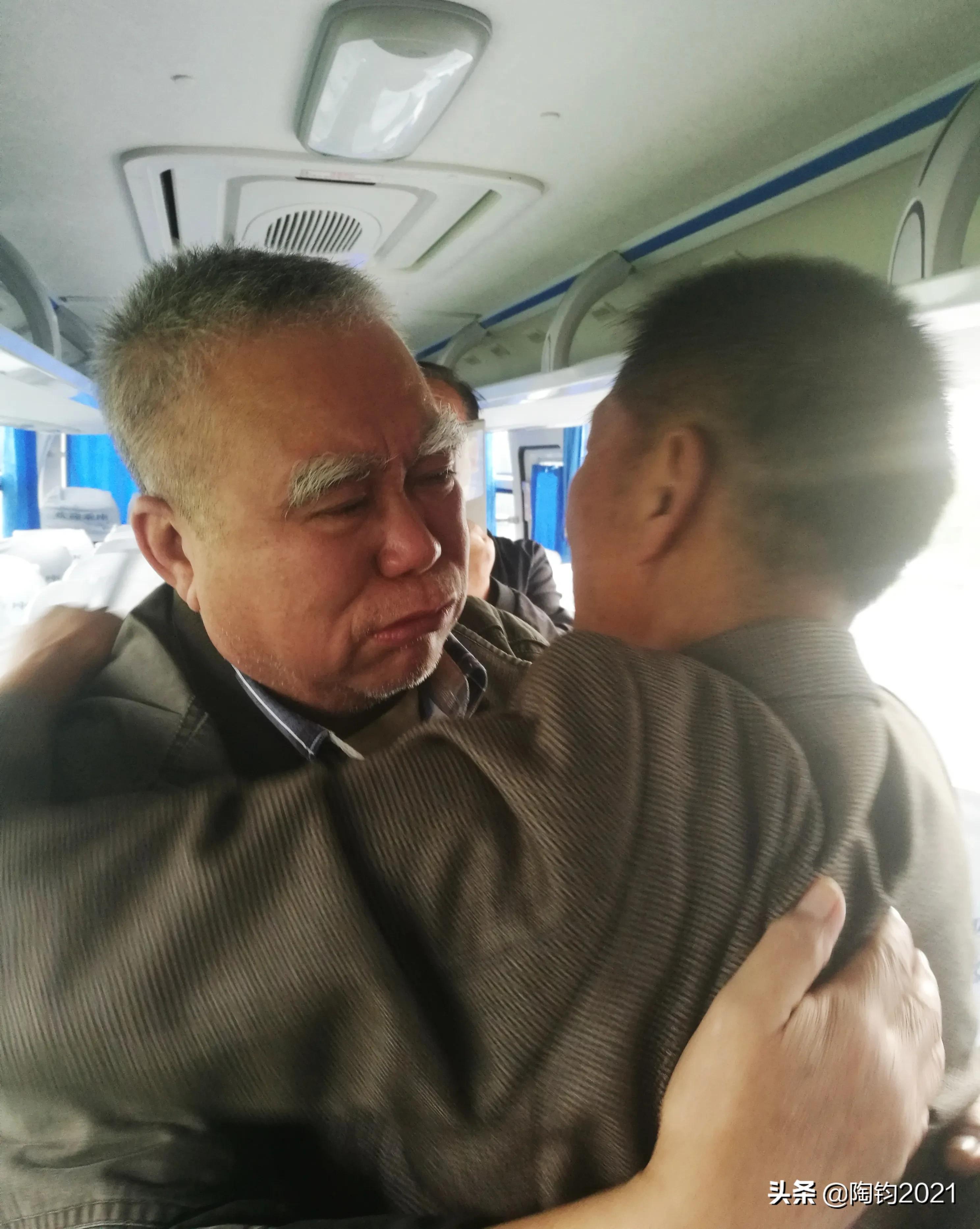 南京一晤，相聚甚欢，除了激动还是激动，战友们相拥而泪几多深情