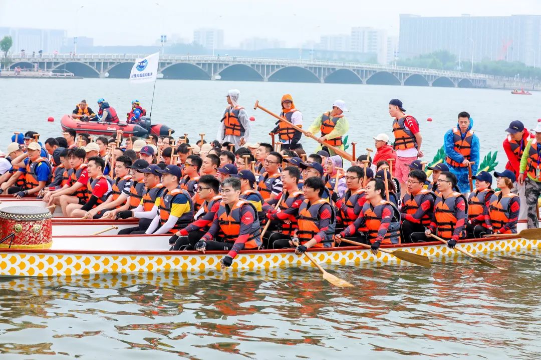百舸争流竞扬帆不负众望勇夺魁,百舸争流龙舟竞渡