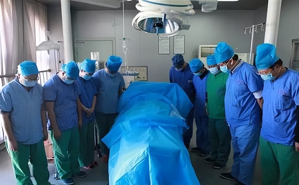 煮人骨，剔腐肉，一年处理50具遗体，直面死亡的人体标本制作师