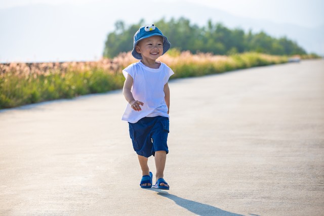 包村干部老包把支书女儿肚子包大了支书大骂滾别再来我家吃派饭7