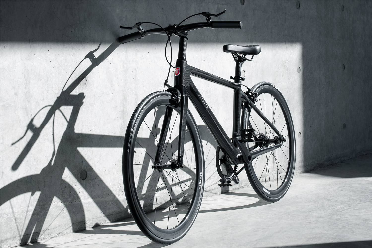 车轮划过优雅轨迹，集鹿都市轻骑自行车，引领畅享高品质生活