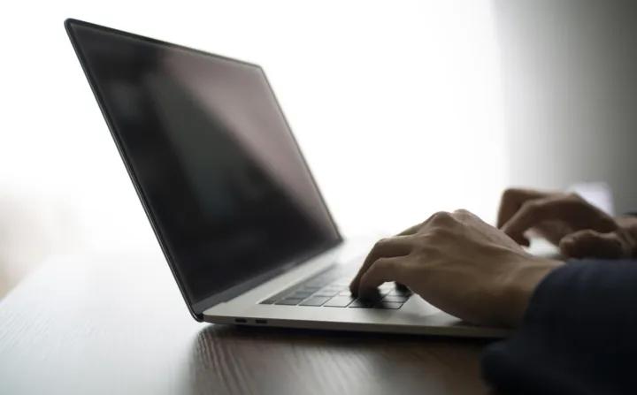 电脑磁盘消失了只剩cd两个盘,d盘不见了如何恢复win10