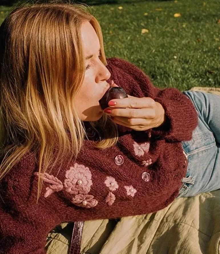 2018年最时髦的毛衣款式,2019年流行穿什么款式的毛衣