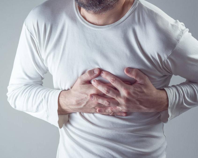 胸口中间刺痛几秒然后消失,胸口有时像针刺痛几秒