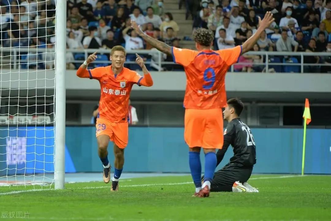 中超足球3:3,中超山东泰山2-1武汉三镇赛后