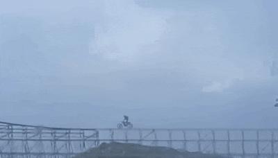 碟中谍7阿汤哥有多拼,碟中谍7阿汤哥上演惊险飞行