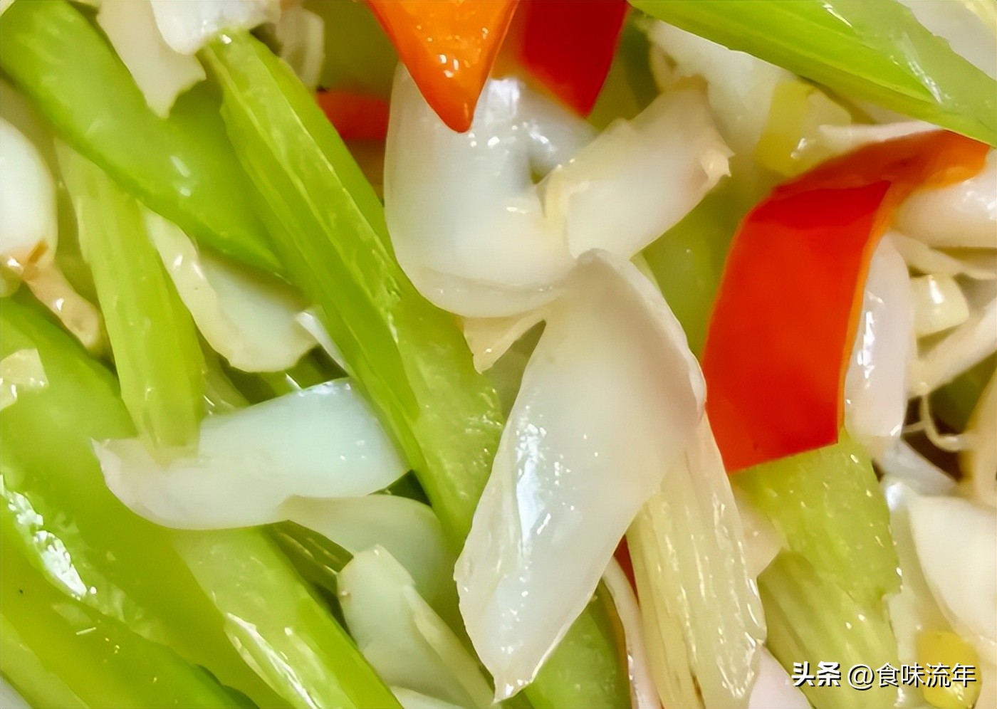 素食黑木耳百合炒西芹,芹菜百合腰果的素食做法