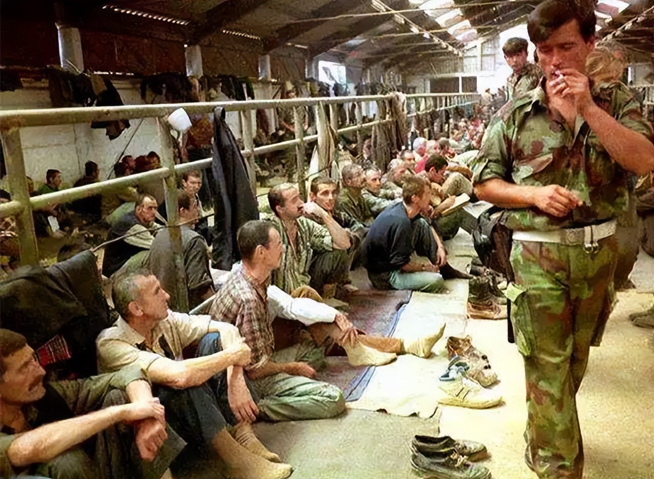 残酷的波黑战争：*杀屠**闻名世界，手段堪比纳粹，一半人口沦为难民