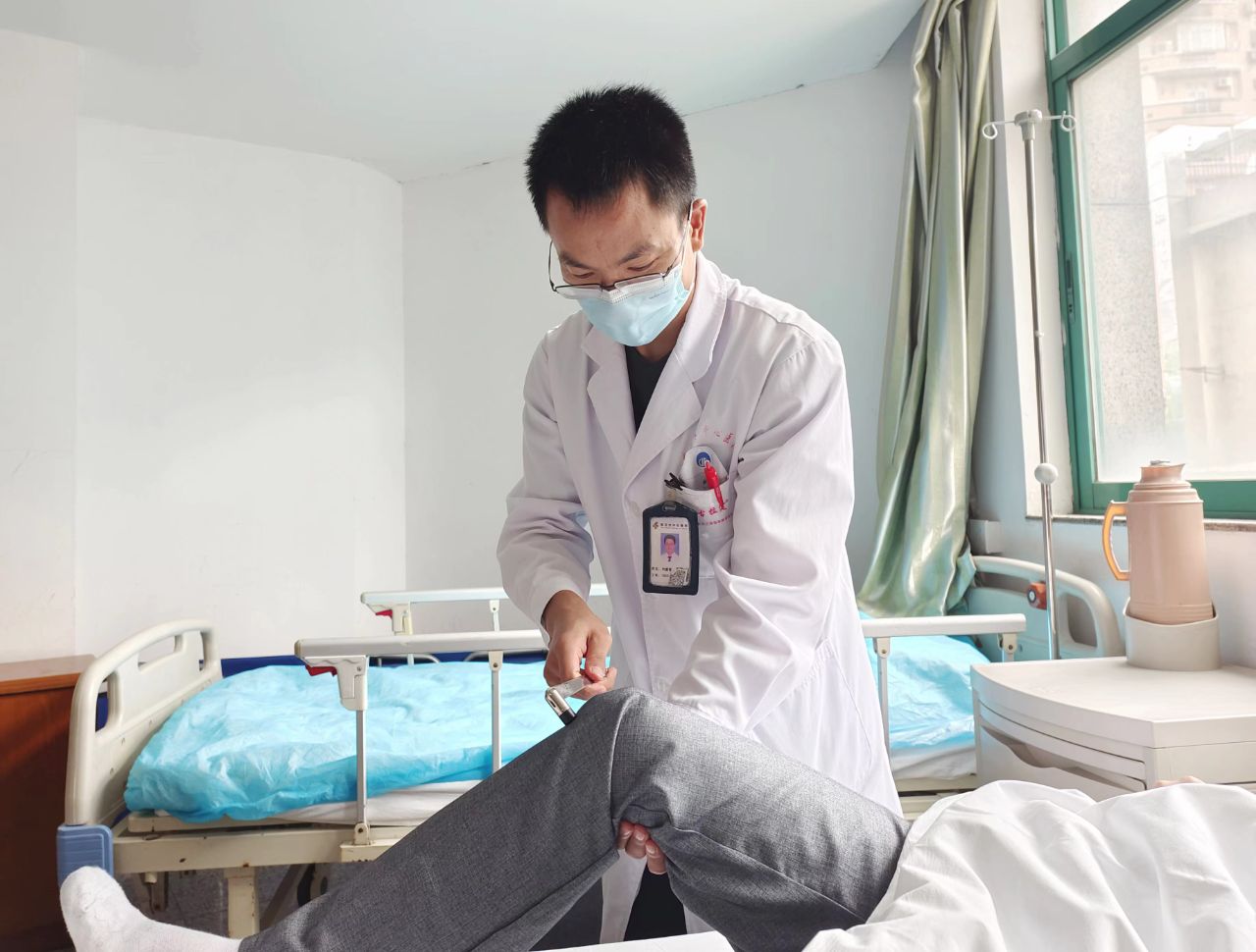 连续熬夜35岁男子突发脑中风,脑中风颈动脉夹层