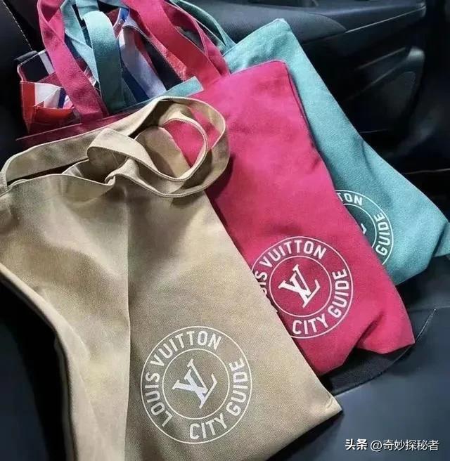 580元一个帆布包引发热议,花四五千买个双肩包值得吗