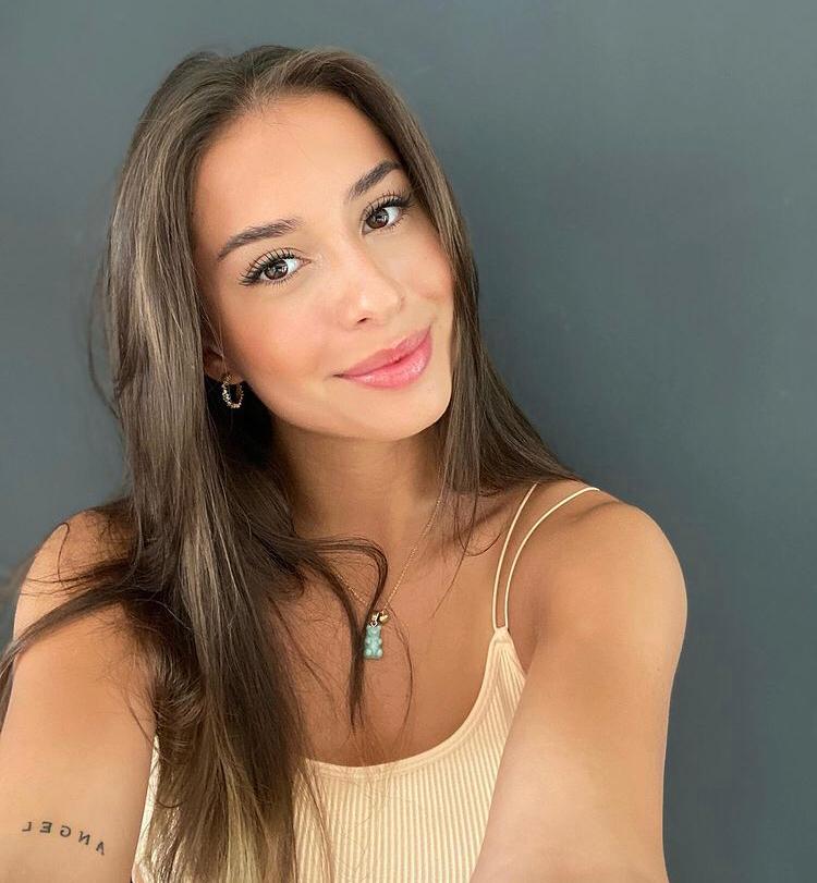 哈兰德女友伊莎贝尔多高,哈兰德女友伊莎贝英国