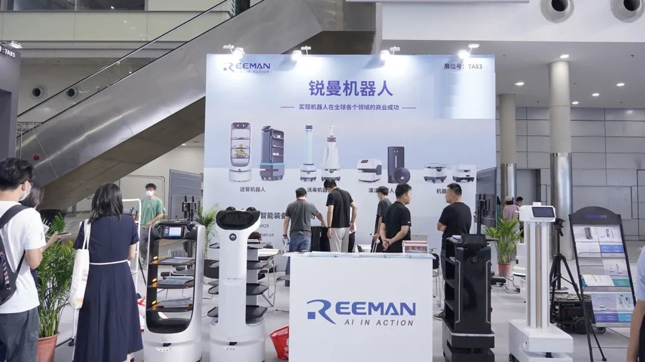 收租小伙创业机器人,小伙父子做机器人赚百万