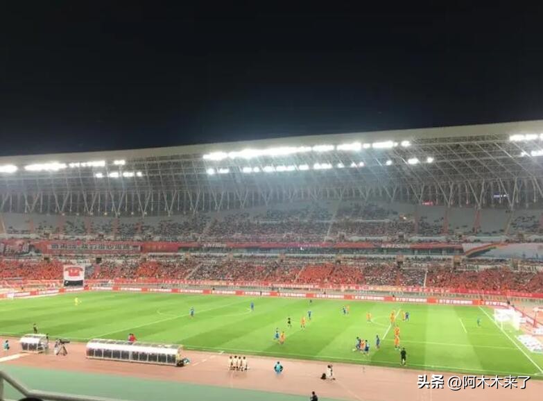 了解足球的基础知识简介,关于足球你必须知道的几个小知识