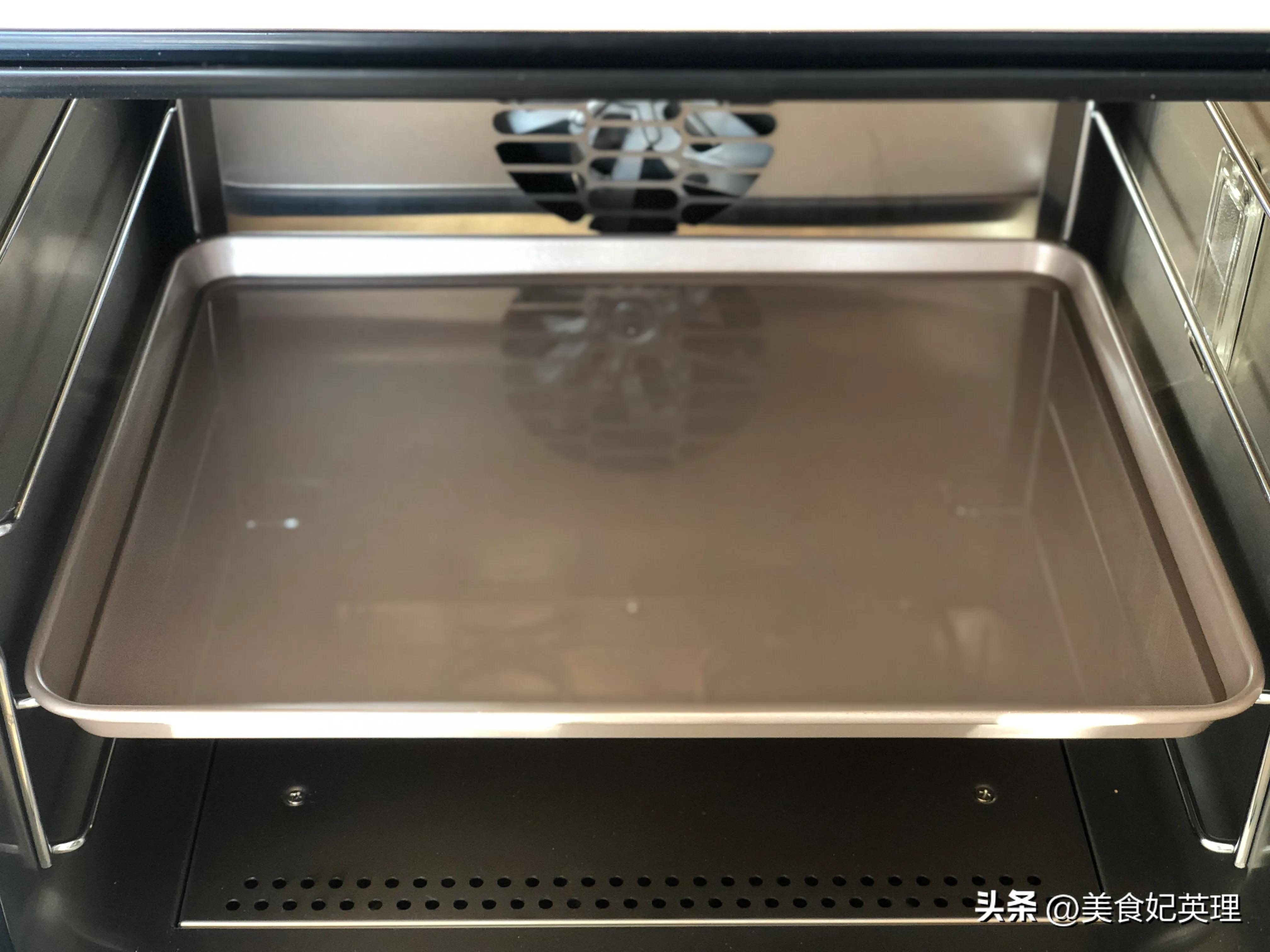 轻乳酪蛋糕的做法不开裂不塌腰,轻乳酪蛋糕口感细腻绵密做法简单