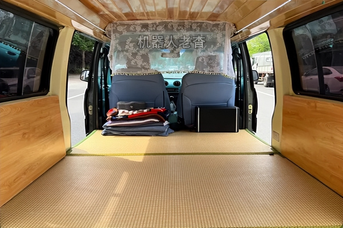 东风小康v27面包车改装床车,东风小康v27四驱版漂亮改装