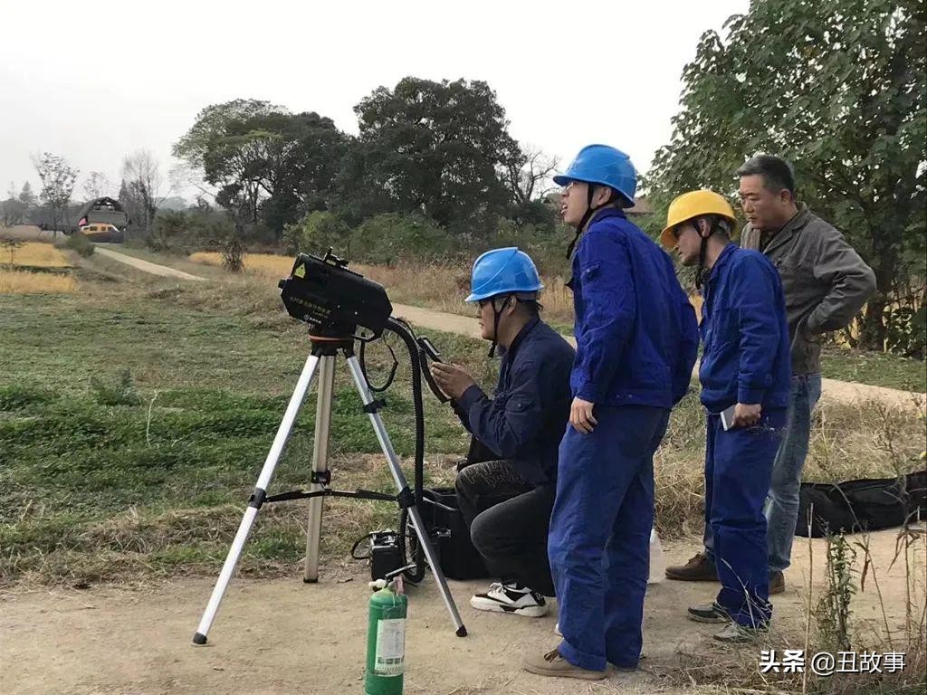 巨龙腾飞风筝的放飞现场,260米长风筝