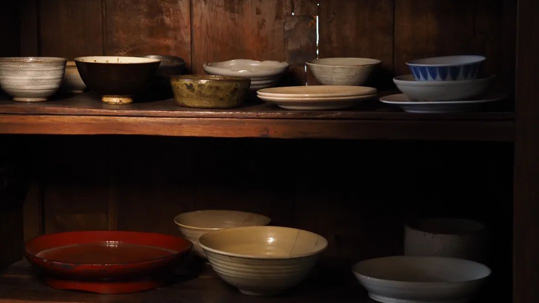 放弃高薪工作，在400m²的“小窝”里，造一所古道具商店