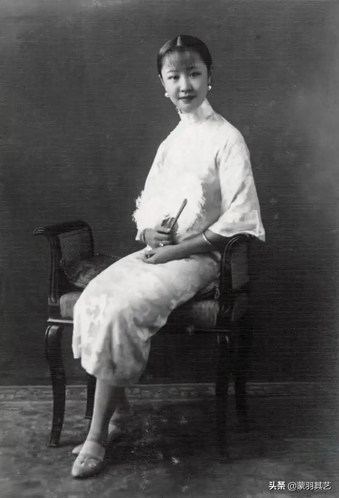 紫禁城最美三格格，在新中国摆摊卖香烟，毛主席为她点了个赞